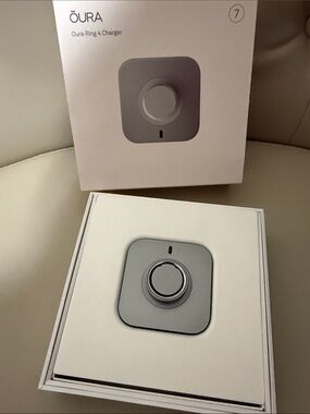 Oura Ring 4 with Charger and cable included — Brushed Silver - Sz7